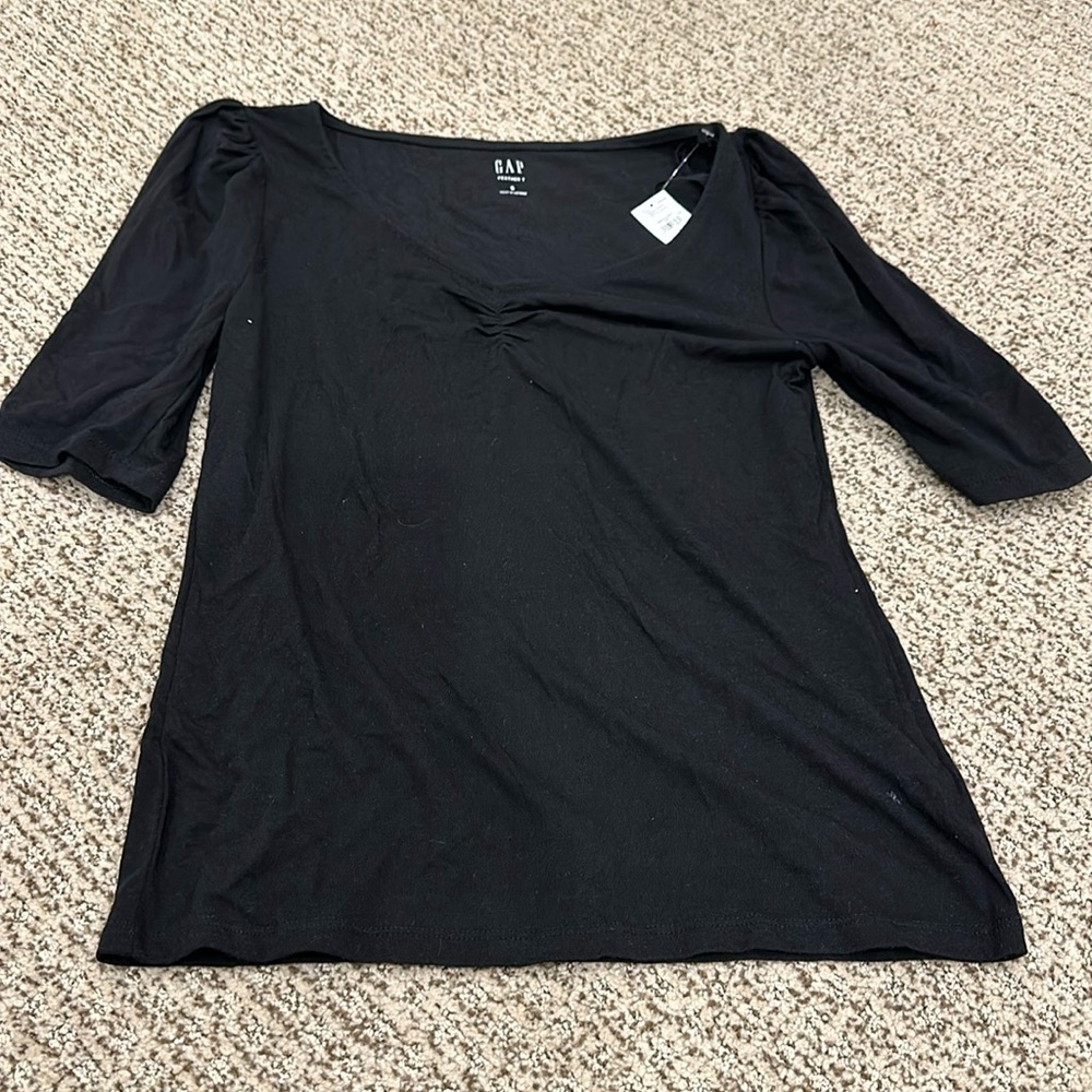 Black fitted Gap tee with elbow length sleeves, brand new